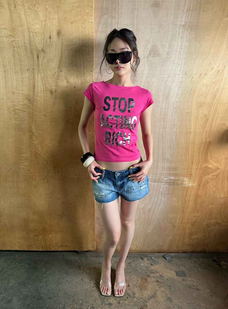 silver lettering tee