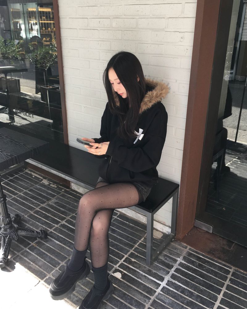 Cross fur hood jumper