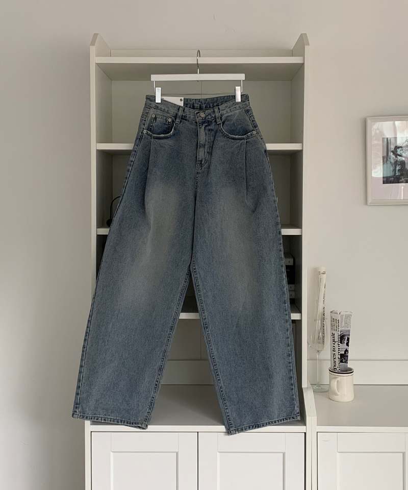 one-pintuck hip pants