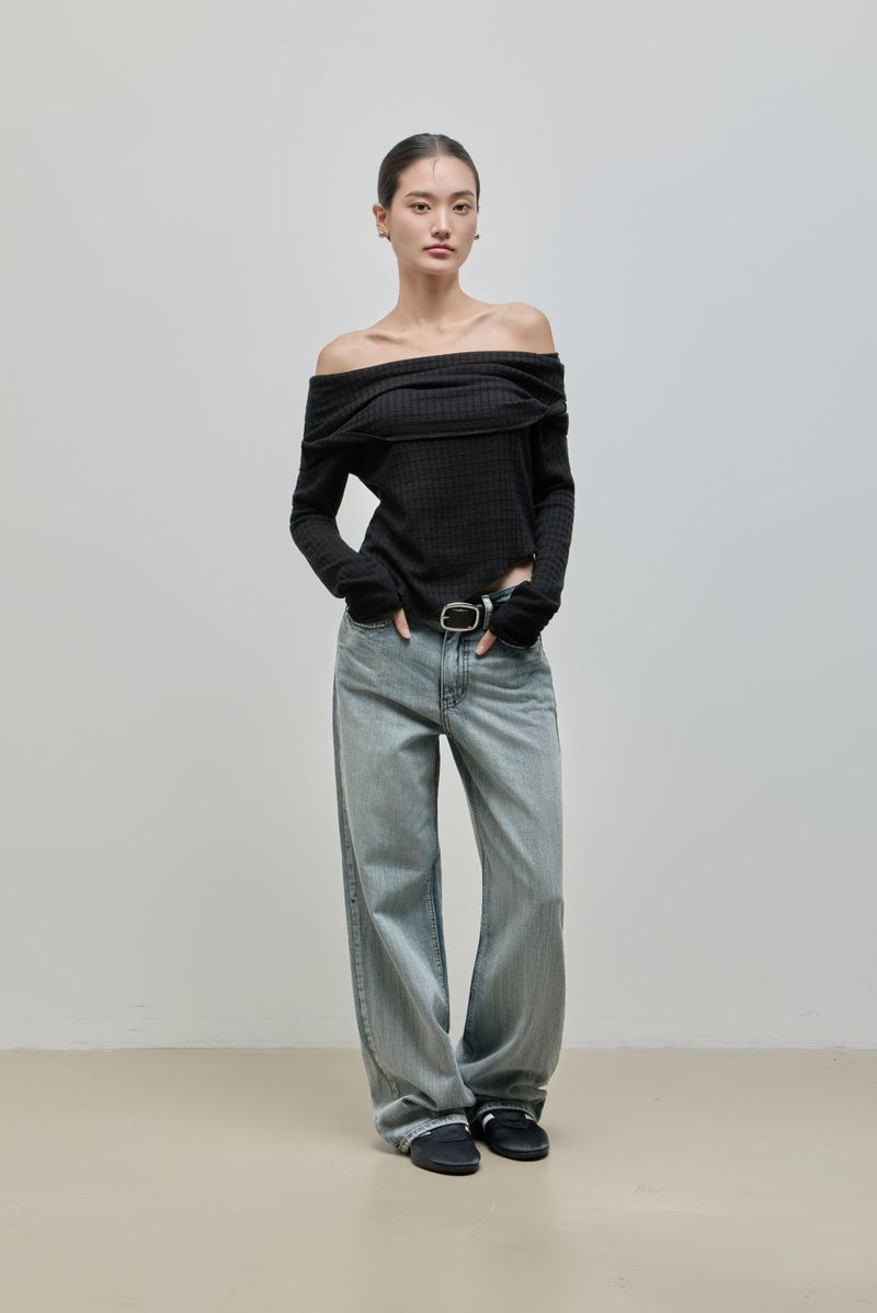 Cowl-neck Open Shoulder Tee_Black