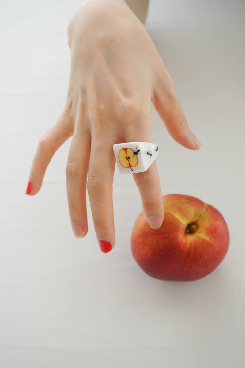 APPLE HUNT RING (White)