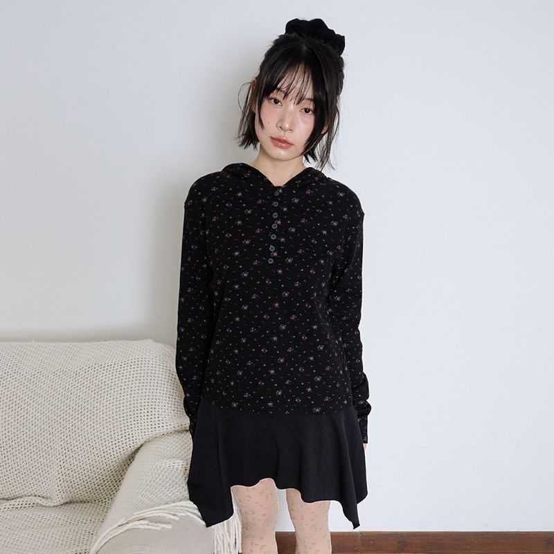 ITZAVIBE（イッザバイブ）の「FLOWER WAFFLE BUTTON HOODIE - BLACK（Tops）」