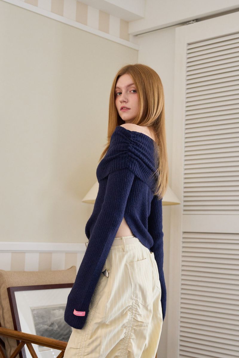 CUT-OUT OFF SHOULDER KNIT NAVY