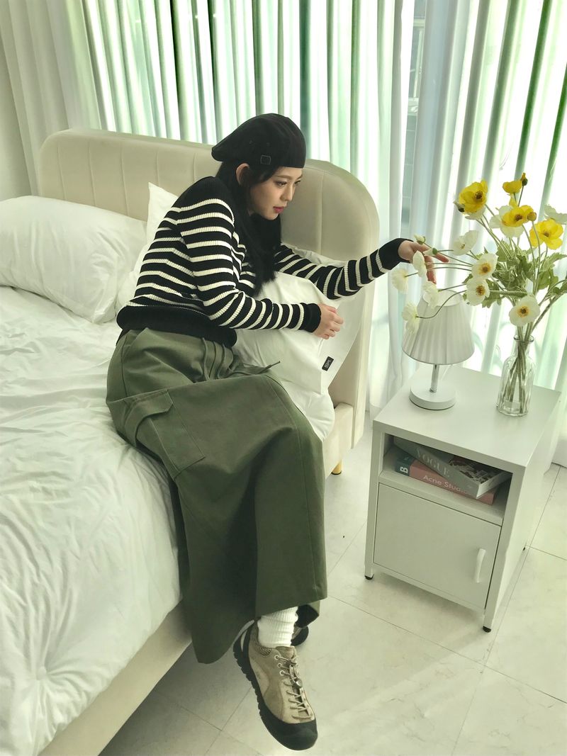 Lush back slit long skirt