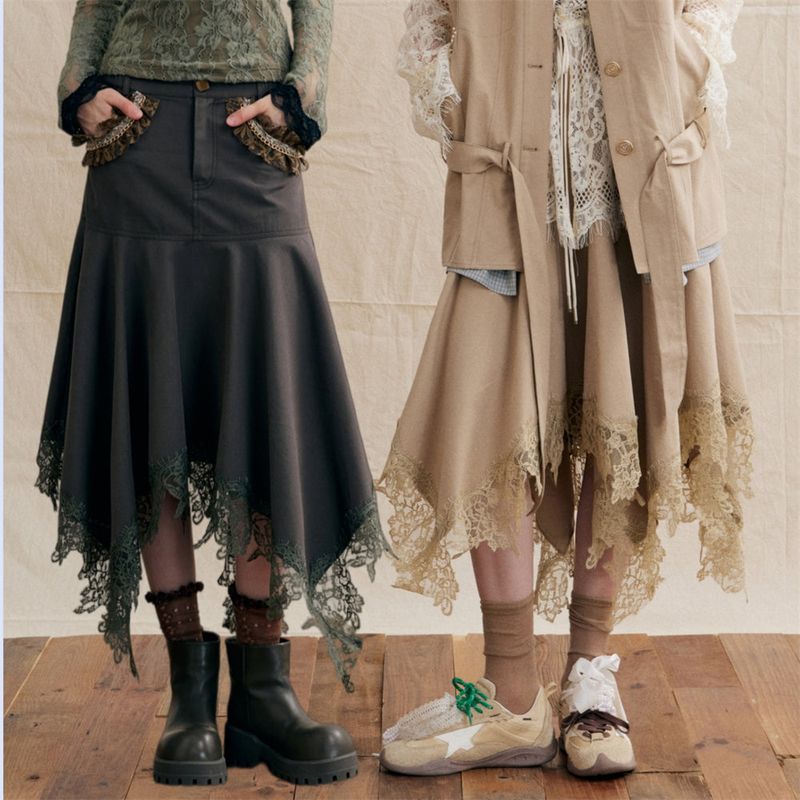 La mode MAQI（ラ モード マキ）の「Asymmetric Lace-Hem Flare Skirt（Skirts）」