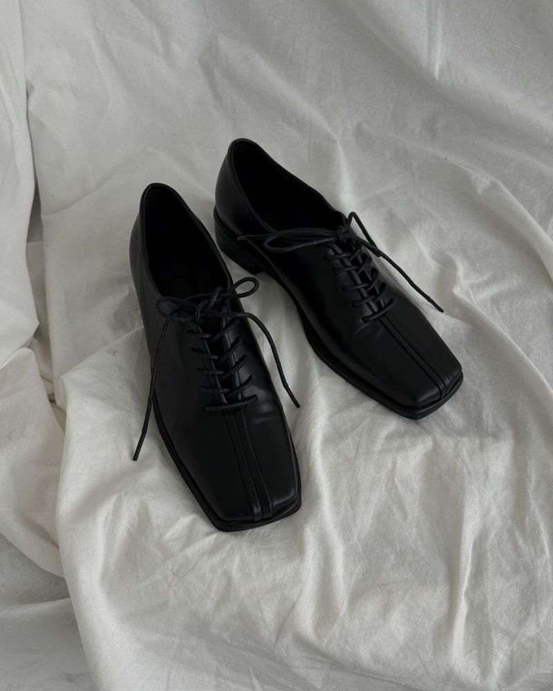 Oxford lace loafer