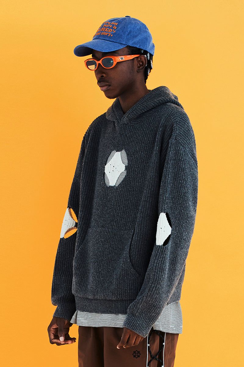 HOLE ARGYLE KNIT HOODIE / CHARCOAL