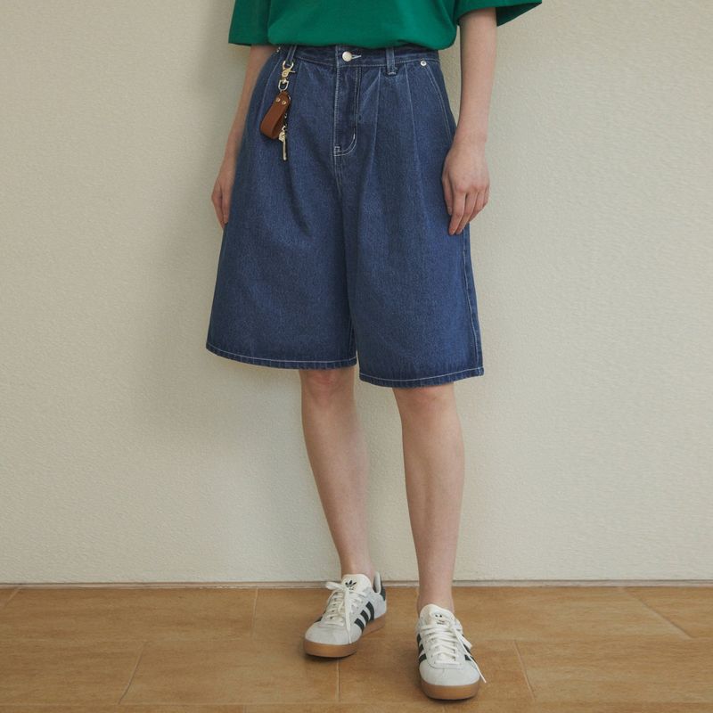 WEDNESDAYOASIS（ ウェンズデイオアシス）の「バミューダツータックウォッシュドデニムパンツ_4Color（パンツ）」