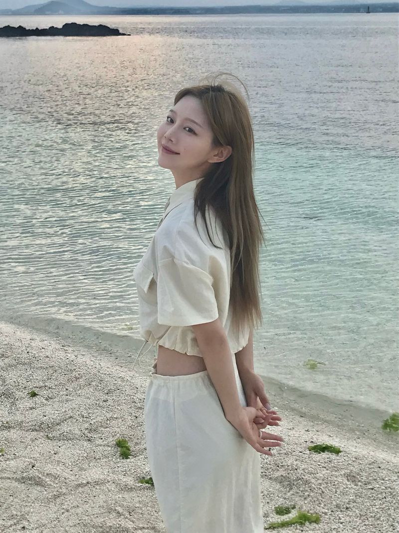Sandy nylon set up skirt
