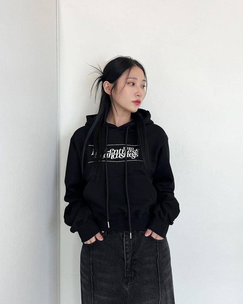 セミクロップスタックロゴフーディ