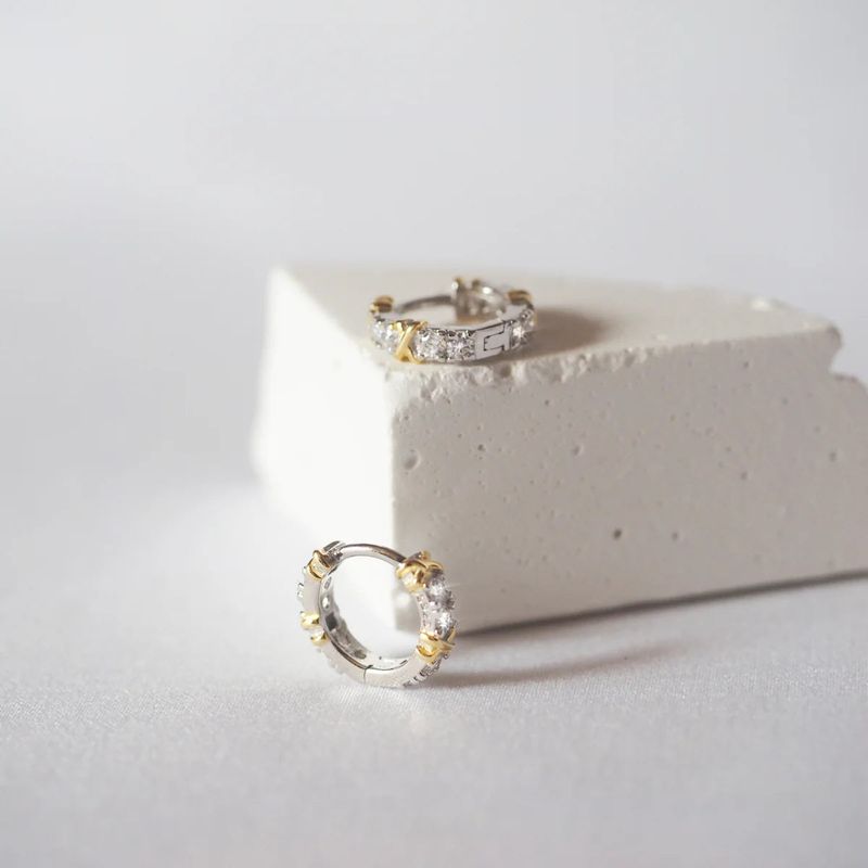 éclater（エクラテ）の「Helene Crystals Hoop Earrings（Accessories）」