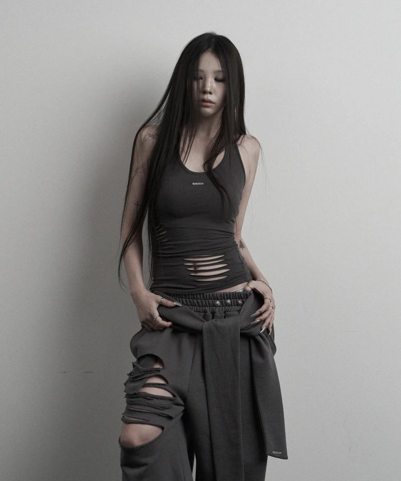 URBAN UNIQUE（アーバンユニーク）の「[label] hand-cut damage halterneck sleeveless (charcoal)（Tops）」
