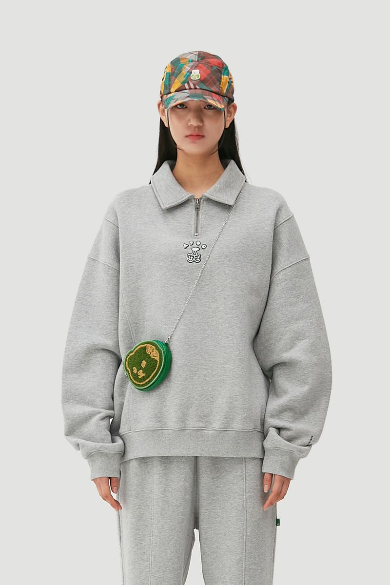 APIECEOFCAKE（ピースオブケイク）の「Cherry Bear Half Zipup Crewneck_Grey（Tops）」