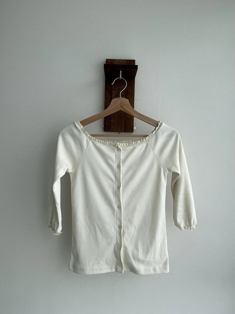 lofi off-shoulder