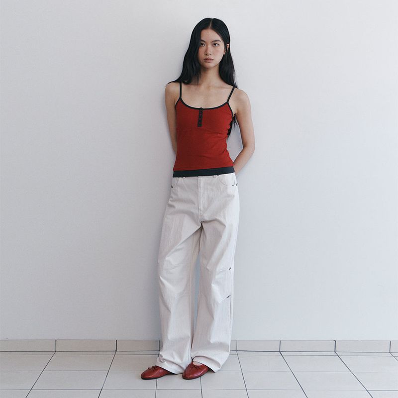 C CONTRAST BUTTON SLEEVELESS TOP_RED