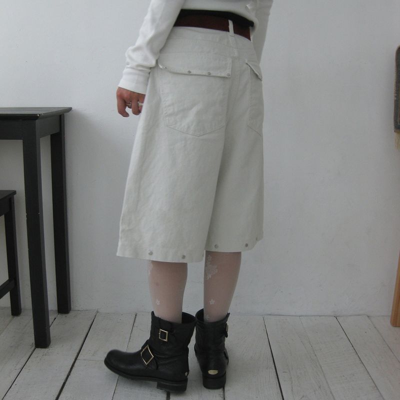 Radio Pacific（ラジオパシフィック）の「Studded bermuda shorts - ivory（Pants）」
