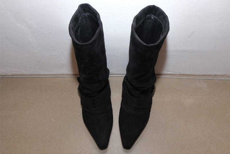 Hug belt boots _Black suede