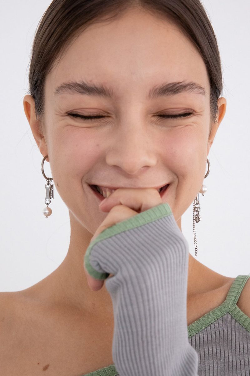 Mix motifs hoop ring unbalanced earring