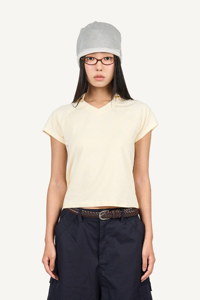 Raucohouse（ラウコハウス）の「V-collar crop top（Tops）」