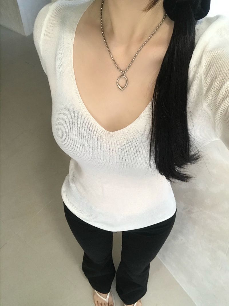 Melo Sheer V-Neck 3/4 Sleeve Knit