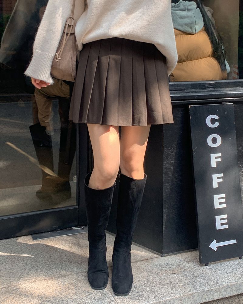 Tena pleated mini skirt (with inner pants)