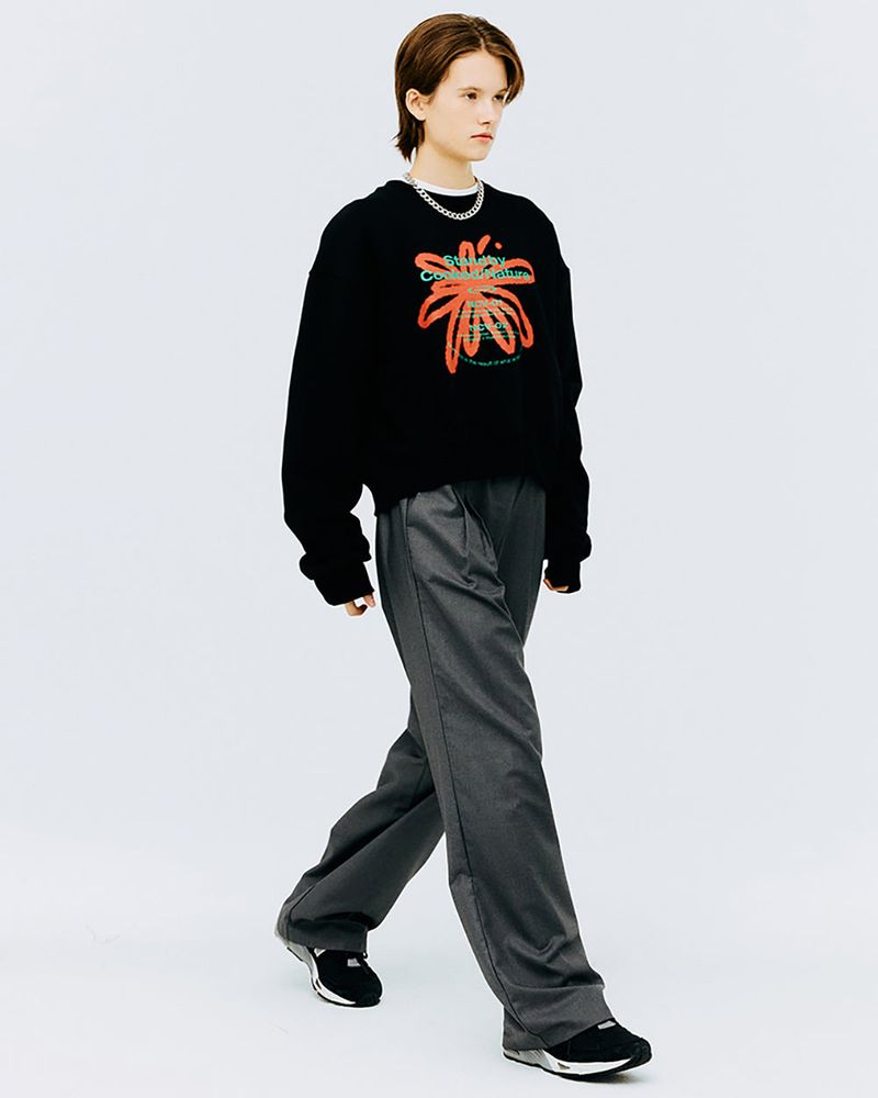 ROUND FLOWER LOGO CROP SWEATSHIRT-BLACK