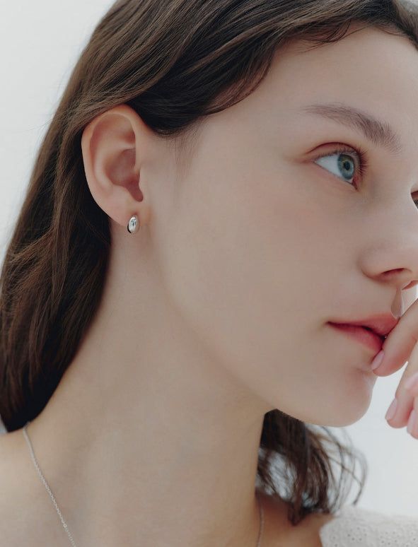 hyeres lor（イエール・ロール）の「26SS★ H Edition Silver Off-Drop Hoop Earrings（Accessories）」