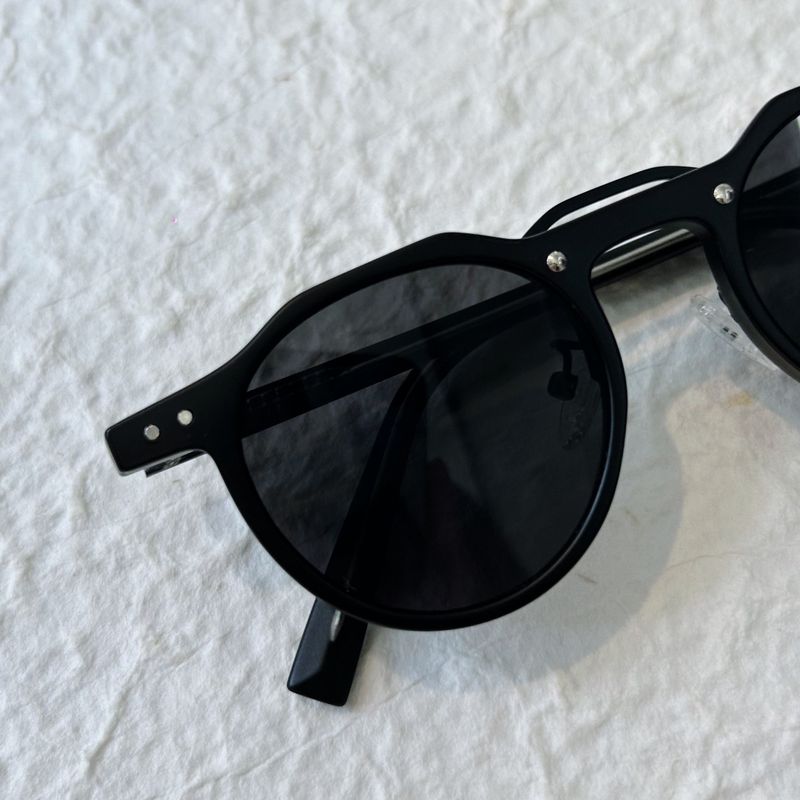 Refined Stud Round Frame