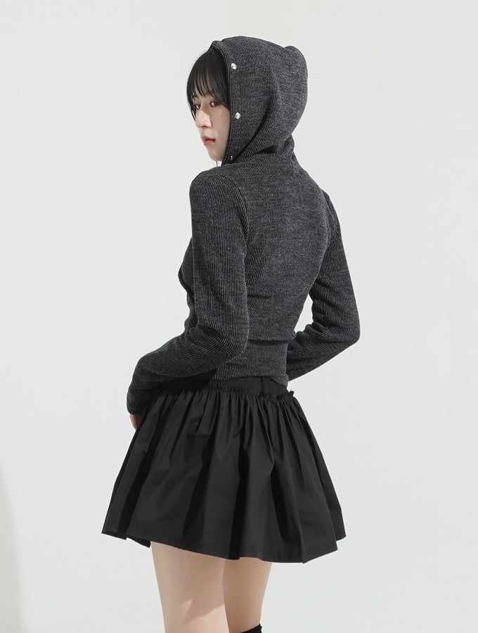 Labeling pleats skirt
