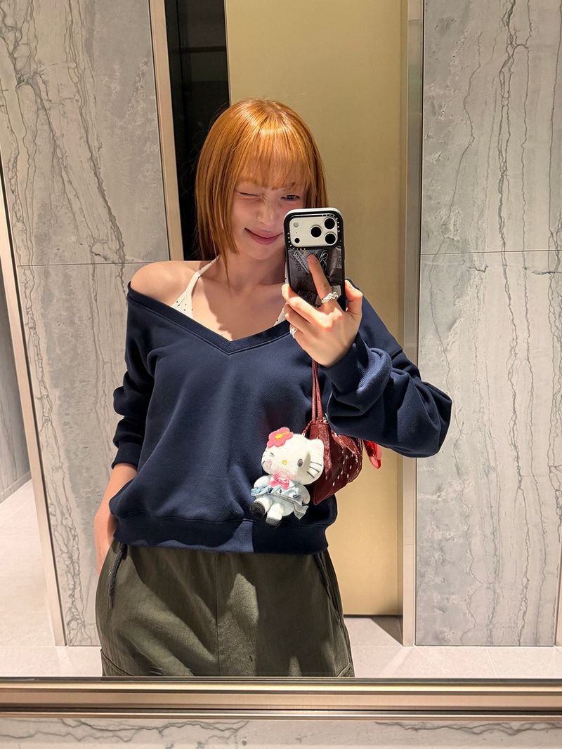 [MADE] TA DEEP V-NECK SWEATSHIRT