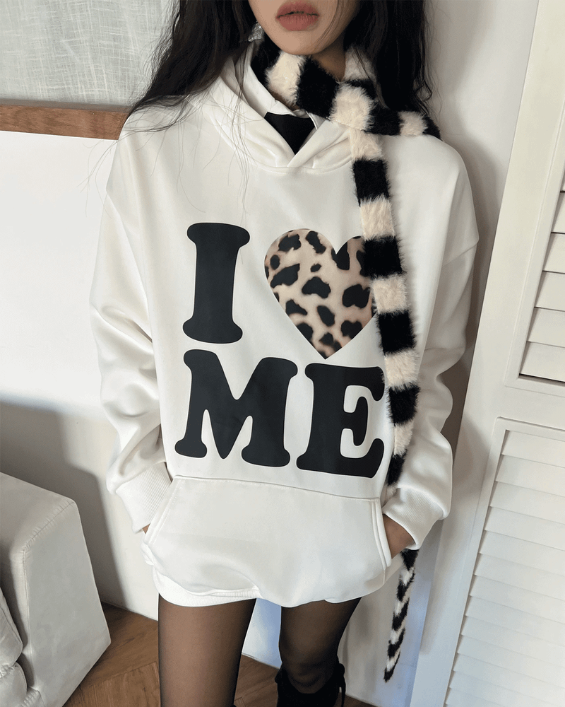 GUSTA（グスタ）の「 I♥ME Avant Fit Leopard Symbol Long Sleeve Hoodie (2 colors)（Tops）」