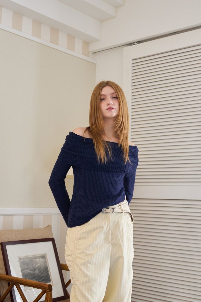 CUT-OUT OFF SHOULDER KNIT NAVY