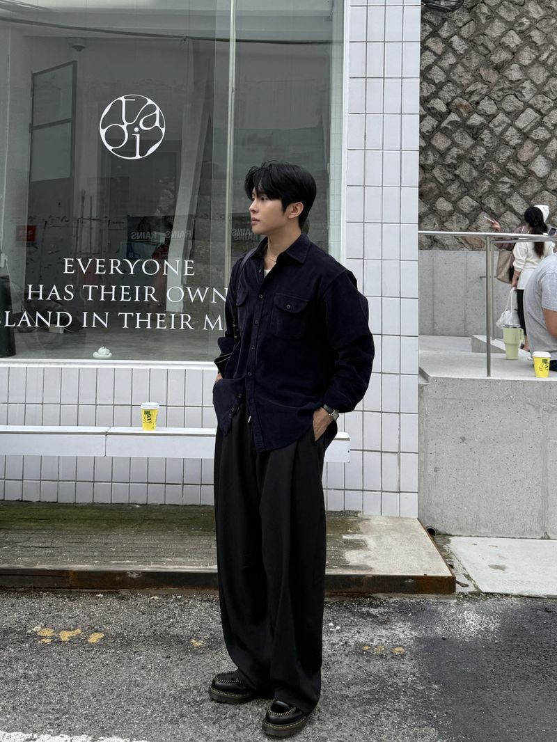 Ox over curved banding pants