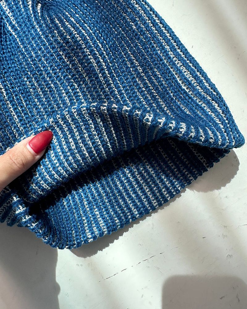 a two-tone ribbed beanie