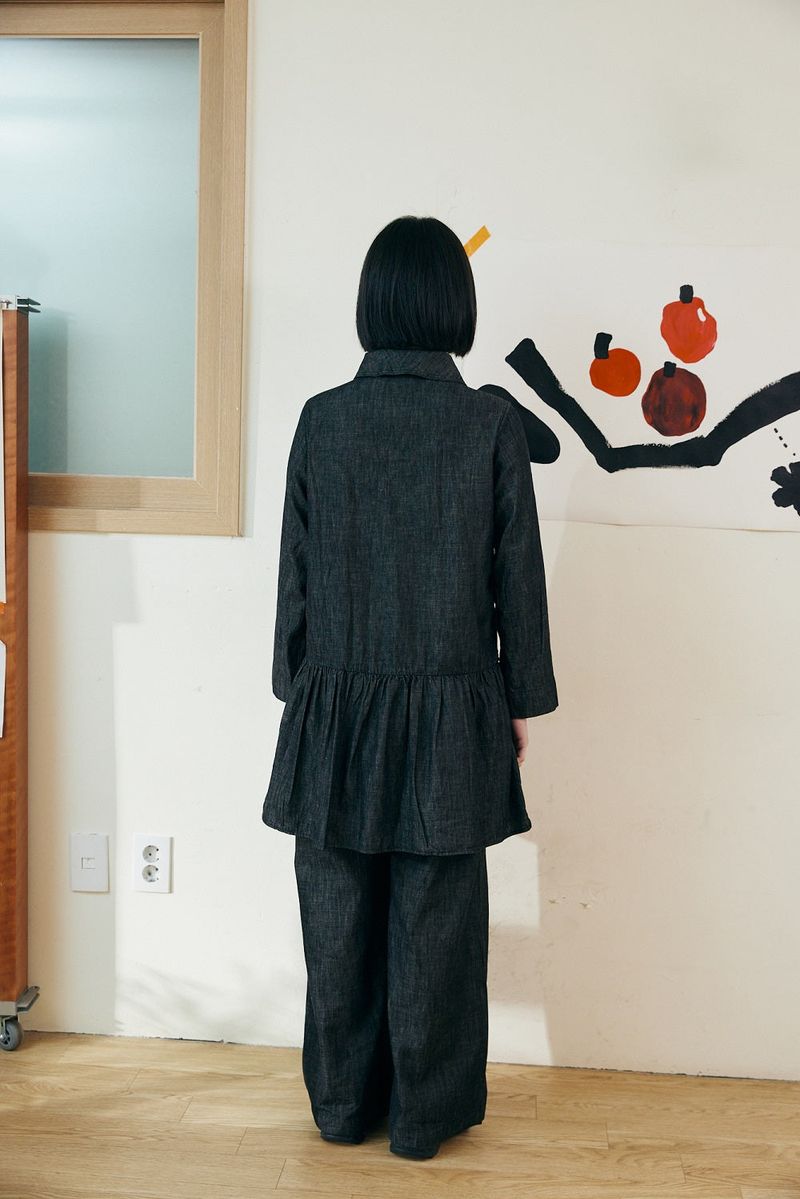 Frill shirt ops / Black jeans
