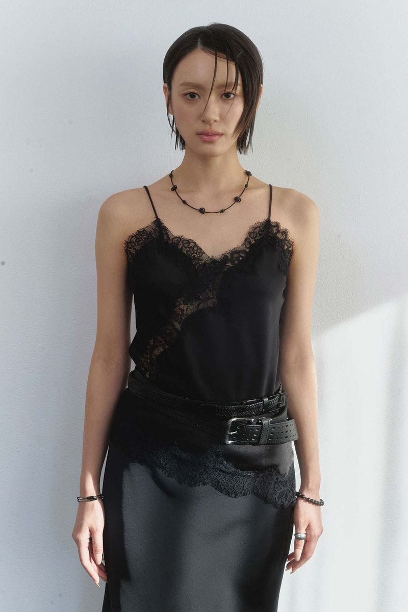 Onyx linked pattern necklace – short