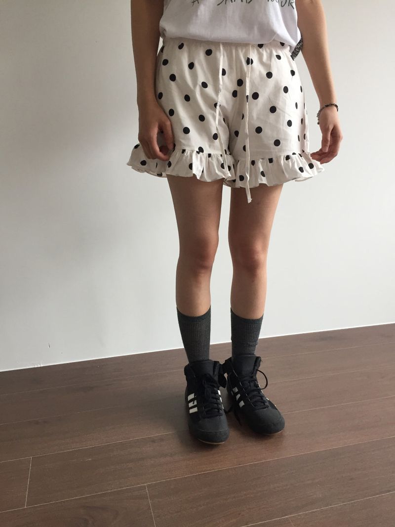 Pu Dot Frill Shorts  (2color)