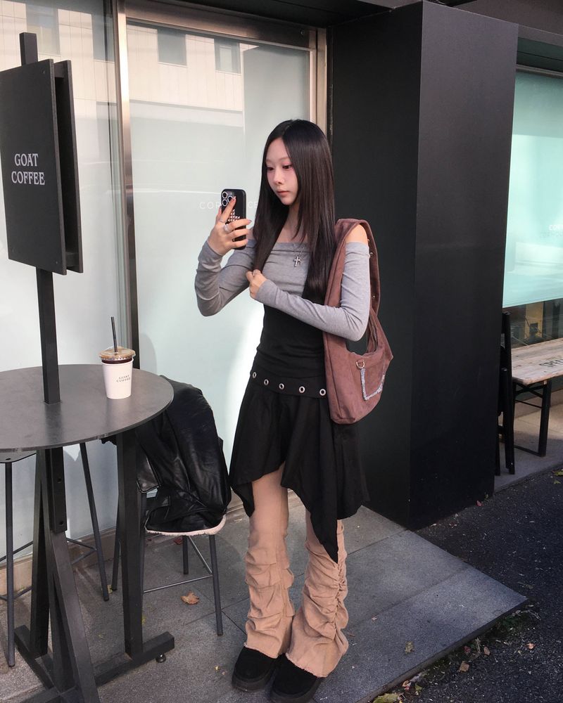 Eyelet flare skirt