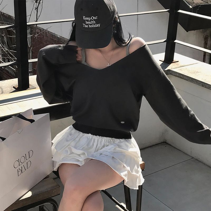 [MADE] comma, deep V-neck knit