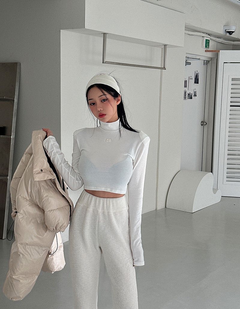 And open napping bootcut pants