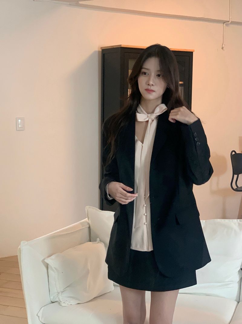 silk ribbon tie blouse