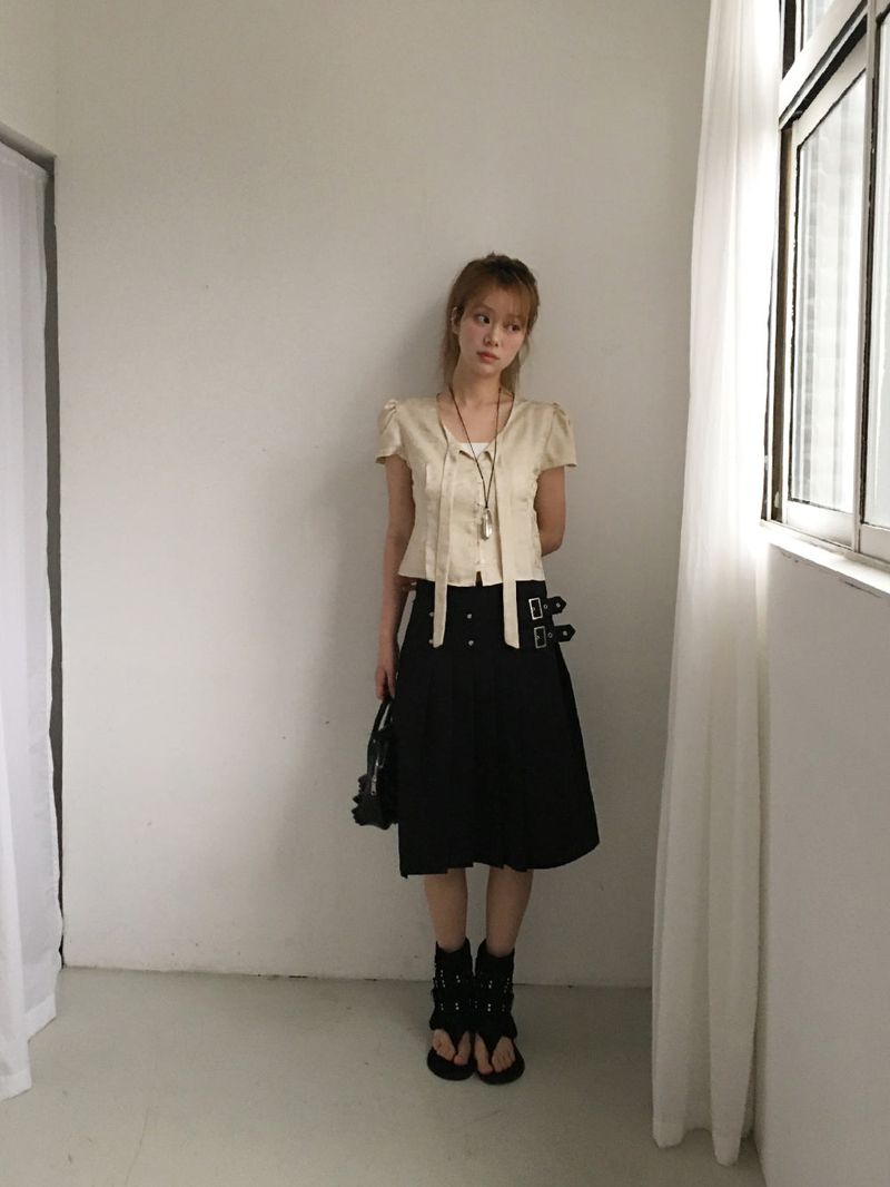 Jacquard tie puff blouse