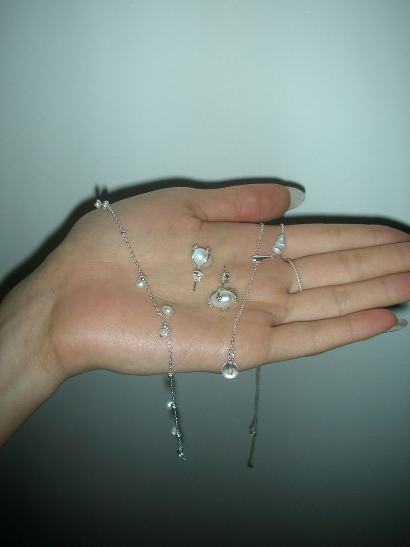 DEWKISSED PEARL NECKLACE