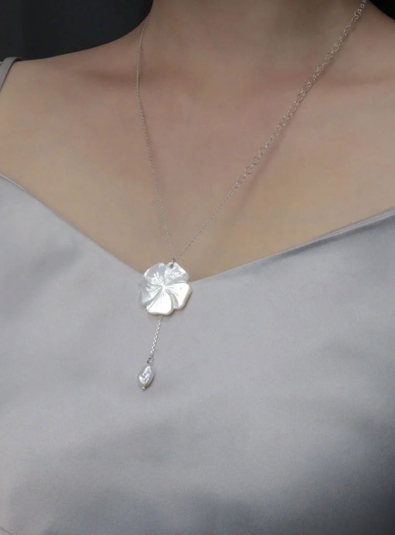 [MADE] moonlit rose nacre drop necklace