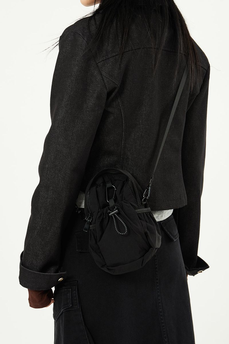 Carabiner out pocket mini cross bag