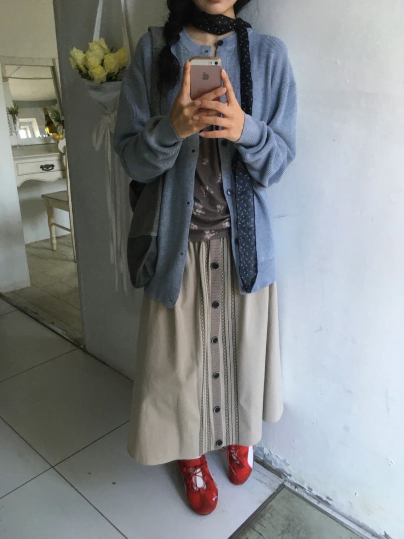 エンブロイダリー ボタン スカート