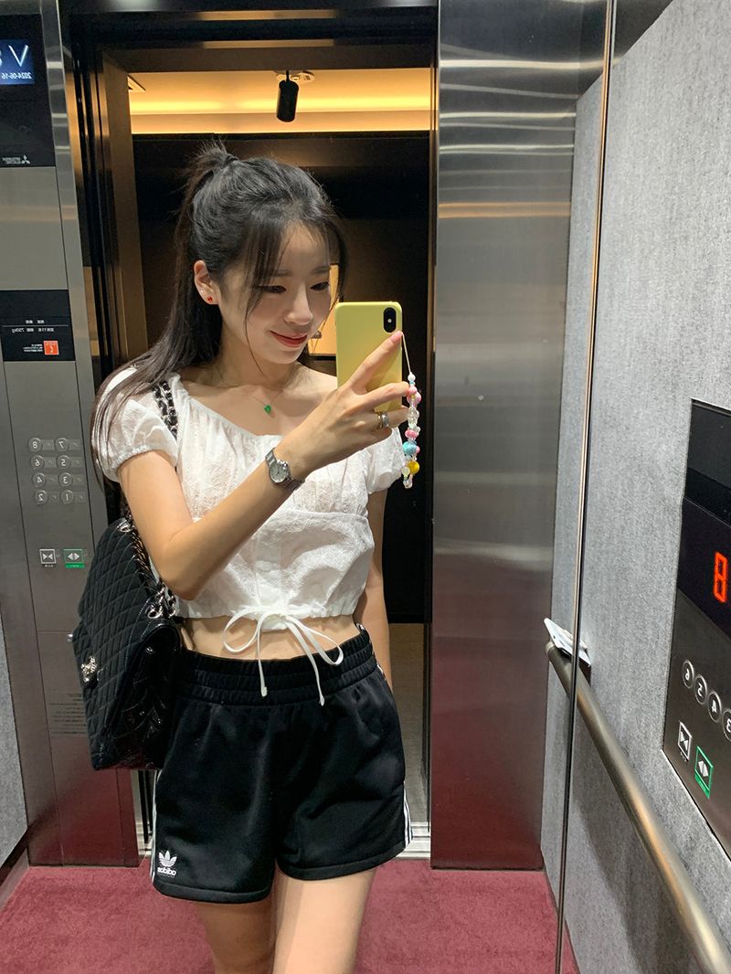 [MADE] CAROT FLOWER PUNCHING CROP BLOUSE