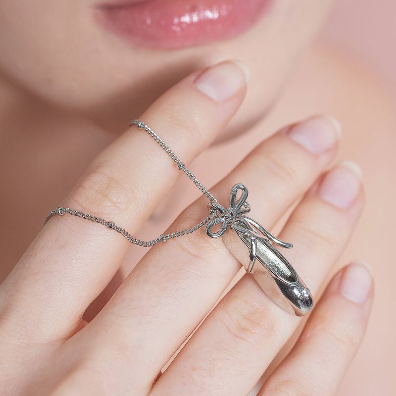 BALLERINA NECKLACE