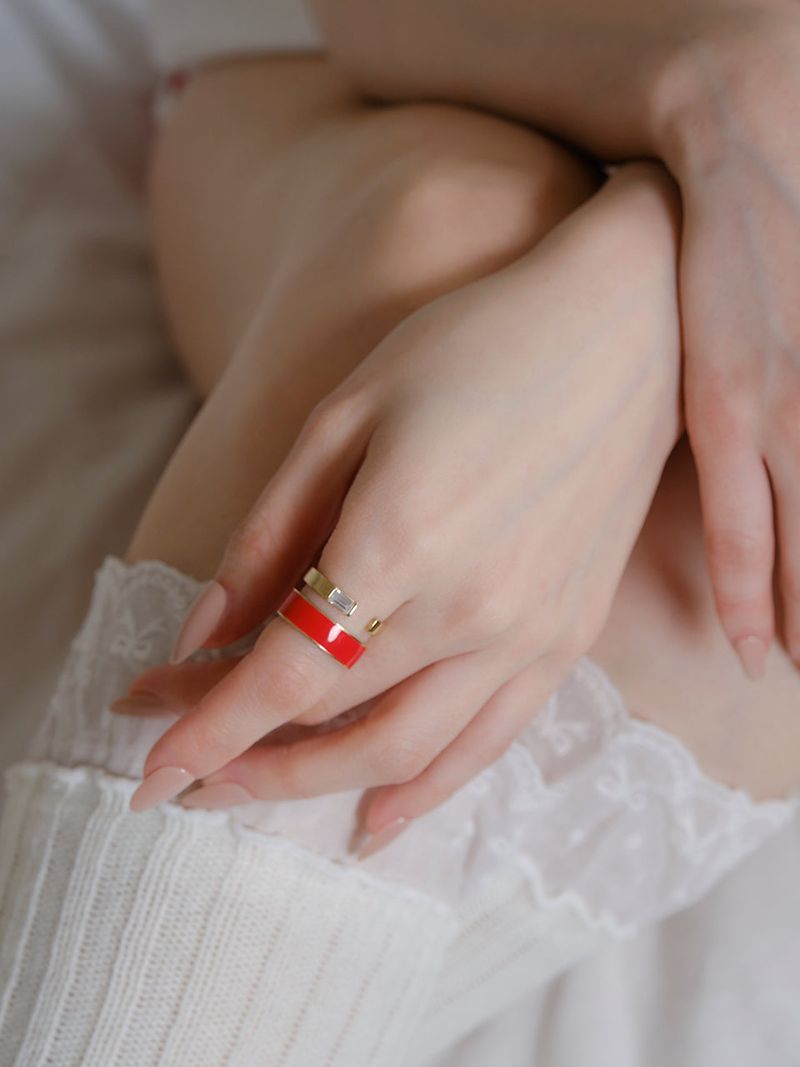 reve（レヴ）の「RV-バゲット Q レイヤード エポキシ リング レッド（アクセサリー）」