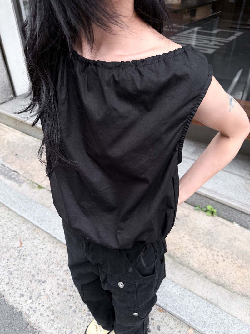 STRING SLEEVELESS BLOUSE